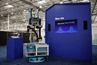 ロボットで60万人雇用代替計画 アマゾン、配送で眼鏡型端末活用