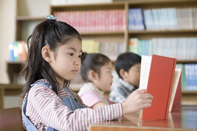 「読書ゼロ」小中高生の半数、約10年で1.5倍に ベネッセ・東大調査