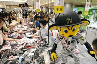大阪百貨店、売上高9%増 万博や阪神優勝セールで