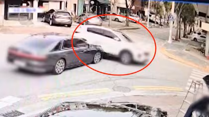 車2台衝突で“さらなる悲劇” 整備中の車も巻き添えに…ネットでは「免許返納しろ」の声 韓国・高陽市