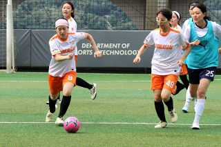 韓国で「フットサル女子」が増殖中 背景に日本と違う学校の事情…「人生で初めての連係プレー」にハマって
