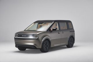 シャープ、27年度にEV発売=ミニバン型、試作車を発表