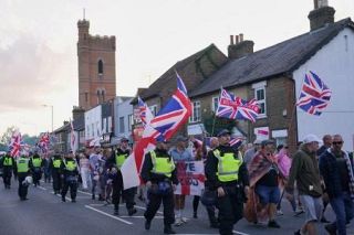 性的暴行の難民申請者逃亡 英収監当局が誤って釈放