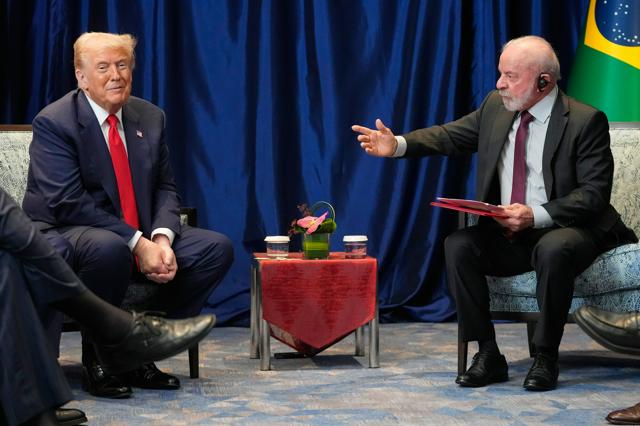 トランプ氏、ブラジルのルラ大統領と会談 関税などめぐり対立続く