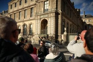ルーブル窃盗で2人拘束 仏報道、156億円被害