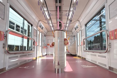 京王線に新型車両　2000系を報道公開　丸みで「優しさ、安心」