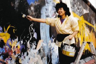 崩壊直後、ベルリンの壁に絵を描いた唯一の日本人画家 東西ドイツ統一から35年、分断の時代に願うこと