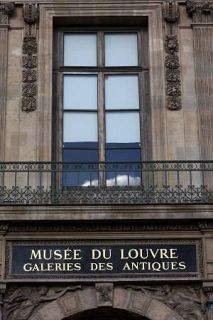 ルーブル窃盗、2人は警察把握か 宝飾品は見つかってないもよう