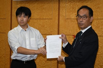 「生徒の声に耳を」 男女別学存続求め、高校生が知事に要望書 埼玉