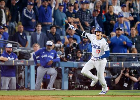 WS第3戦、5―5で延長戦突入 大谷、1試合2本塁打