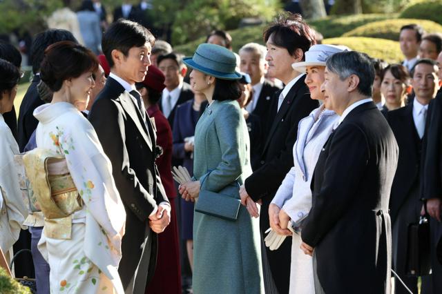 【写真まとめ】天皇、皇后両陛下が競馬の武豊さんと歓談 秋の園遊会