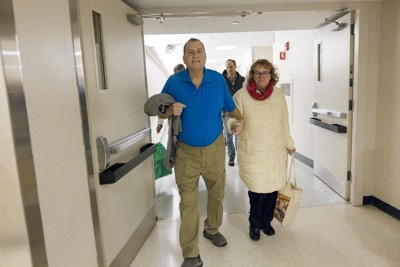 移植したブタの腎臓を摘出、9カ月機能 米病院「世界記録」