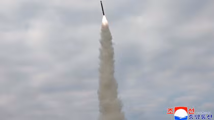 北朝鮮が黄海で巡航ミサイル試験発射の画像公開 金総書記立ち会わずトランプ大統領訪韓前に挑発レベル調整か