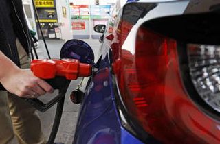 ガソリン小売価格173円50銭　3週連続値下がり、原油相場下落