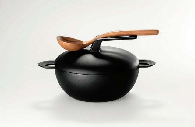 厚さ1.5mmに込めた工夫 名物「ほうとう」専用鍋、山梨県が開発