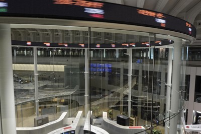 日経平均、2日連続で最高値　終値5万1325円　半導体が押し上げ