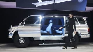 大開口の電動スライドドア披露　トヨタ系メーカー、SUVに搭載