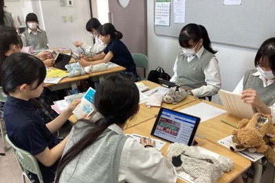 ふわふわに癒やされ ぬいぐるみ型ペンケースが人気 変わり種も