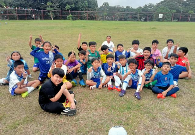 サッカーでミンダナオに平和を 30年前の縁、日本人教員が支援募る