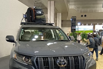 中古車カスタマイズのランクル公開 ノース・フェイスと開発 トヨタ