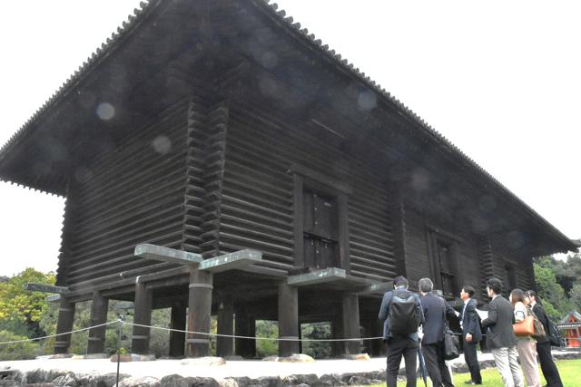 正倉院正倉、3日間限定で特別公開 1300年の風雨の跡が間近に