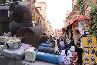 新疆ウイグル自治区、政府は「少数民族弾圧」に猛反論 にぎわう観光地とテロ対策、取材ツアーで見た現実