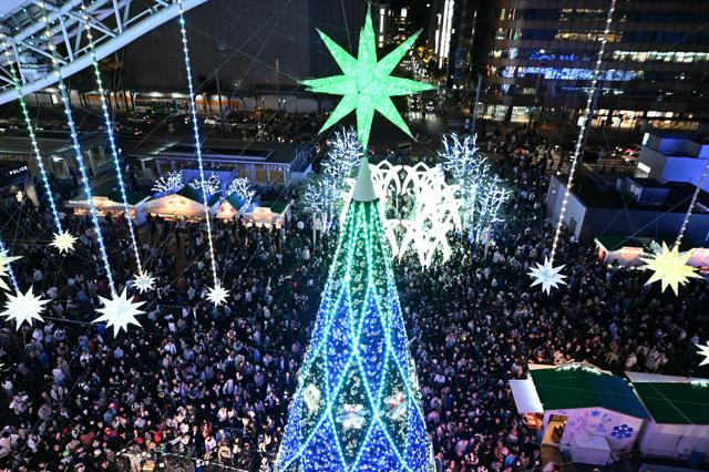 鮮やかなイルミネーションが彩る　冬の風物詩「光の街・博多」始まる