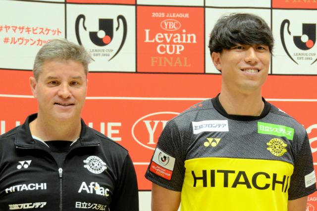 柏レイソルを変えたロドリゲス監督の情熱　「まず最初のタイトルを」