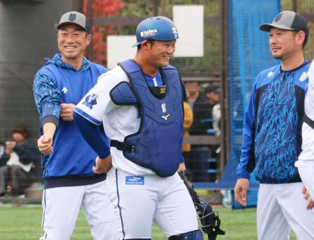 ＤｅＮＡ相川新体制がスタート　横須賀で秋季練習、牧らも参加