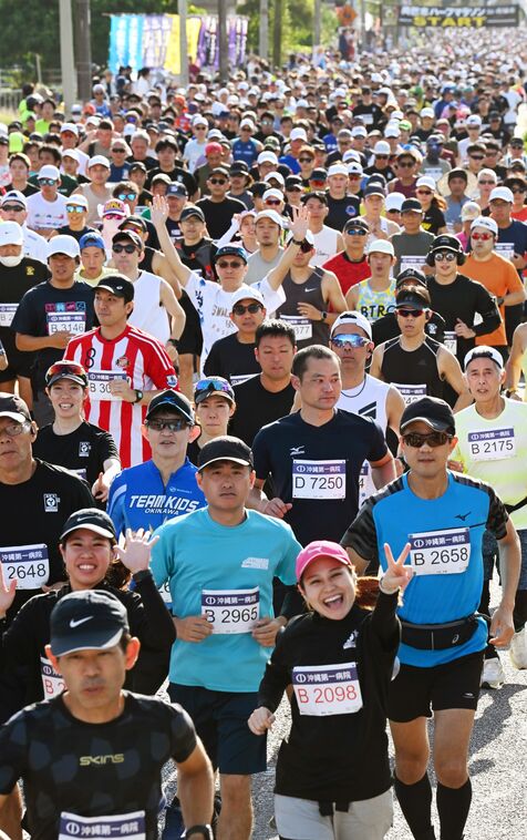 南城路に5415人が力走　尚巴志ハーフの部は男子・瑞慶覧選手が初優勝、女子・山田選手は3連覇【尚巴志ハーフマラソンin南城】