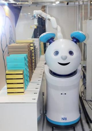 お土産、ロボットでいかが　成田空港で国内初実証実験