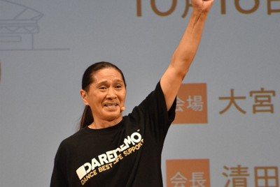 健康寿命は踊って延ばす　SAMさんが広める「ダレデモダンス」