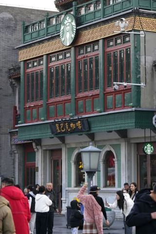 スタバ、中国資本との合弁事業に　地域密着で立て直し