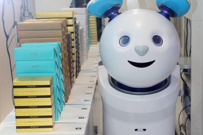 お土産、ロボットでいかが　成田空港で無人販売　国内初の実証実験