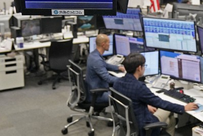 日経平均株価、一時最高値を更新　午前終値5万2361円