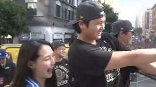 大谷翔平 真美子夫人と2年連続Vパレード！山本は大谷の隣、誕生日の佐々木も笑顔、劇的世界一にファン大熱狂