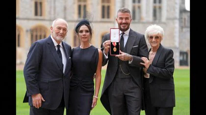 「想像もできなかった」デービッド・ベッカム氏「ナイト」爵位に感激の涙　国王からの授与式に妻ヴィクトリアさんデザインのスーツで