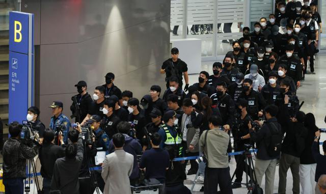 カンボジアで日本人13人拘束　特殊詐欺の拠点で？警察の捜索で発見