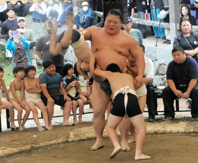 吉備津神社、どすこい再建600年　氏子と玉ノ井親方、縁の奉納相撲
