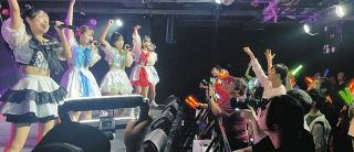 韓国で日本式「地下アイドル」がファン層を獲得…観客の野太い「オィ！」健在　「物販システム」まで同じ