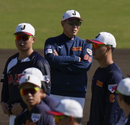 野球の井端監督、二遊間に注目　日本代表が強化試合へ合宿開始