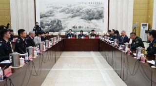 自衛隊幹部、北京で中国軍と交流　佐官級１０人が陸軍施設視察