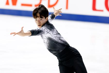 鍵山優真ＳＰ首位、佐藤駿は２位　フィギュアＮＨＫ杯が開幕