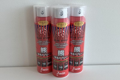 クマ対策に乗り出したコンビニ　一部店舗に撃退スプレー、鈴の配布も
