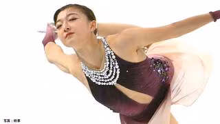 坂本花織が今季世界最高でNHK杯連覇！圧巻演技でファイナル進出決定、地元関西のファン大歓声【フィギュア】
