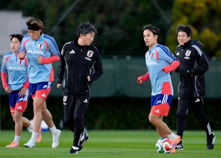 日本代表の久保、中村らが調整　千葉で合宿スタート