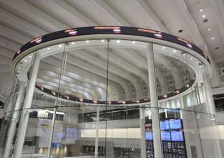 東証反発、終値は635円高　投資家心理が改善、買い拡大