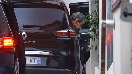 フランスの裁判所、サルコジ元大統領の仮釈放認める　司法監視下に