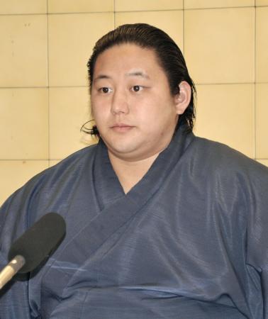 十両三田が九州場所を休場　輝戦で右膝痛める