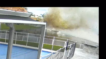 住宅街の池に小型機が墜落　乗員2人死亡　離陸から数分後…ハリケーン被害のジャマイカに救援物資輸送か　アメリカ・フロリダ州